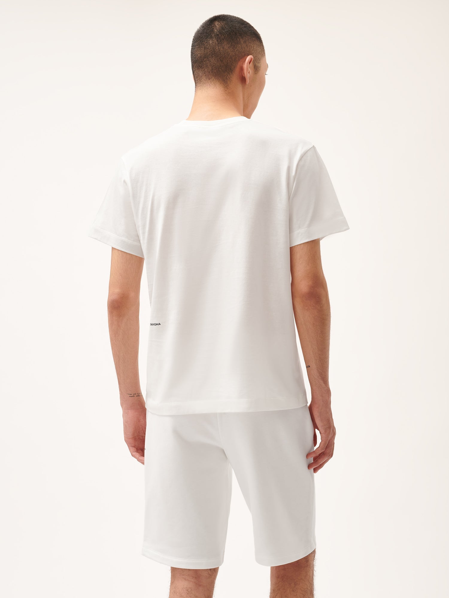 365_Lightweight_Pocket_T-Shirt_Off_White_male-3