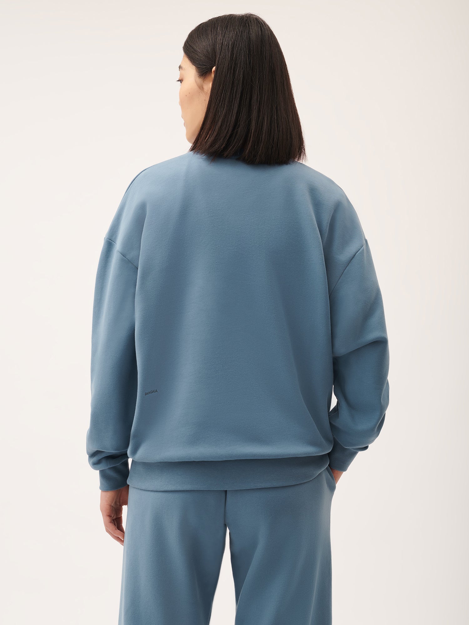 365_Midweight_Sweatshirt_Indigo_Blue_female-2