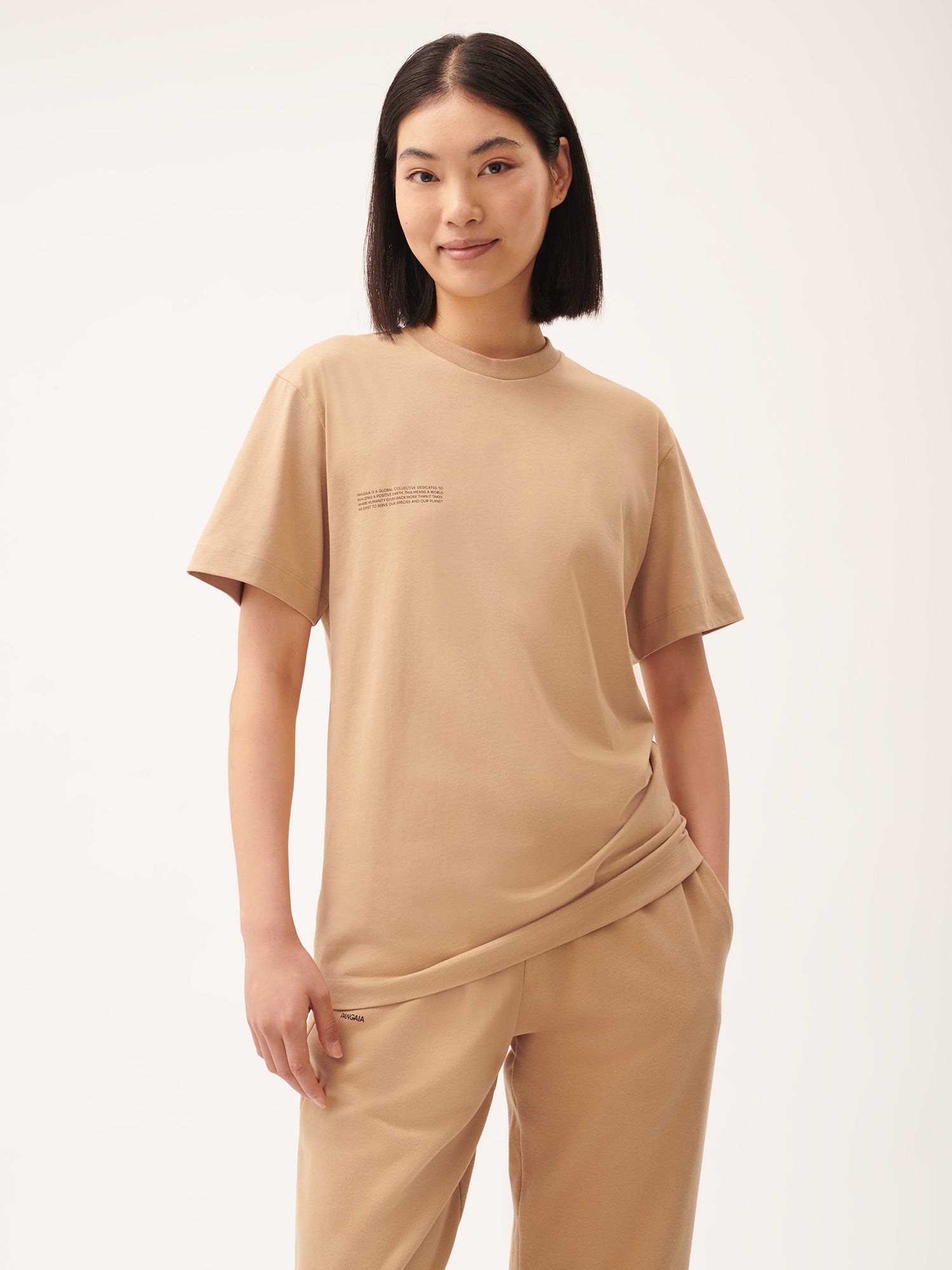 365_Midweight_T-shirt_Desert_Camel_female-1