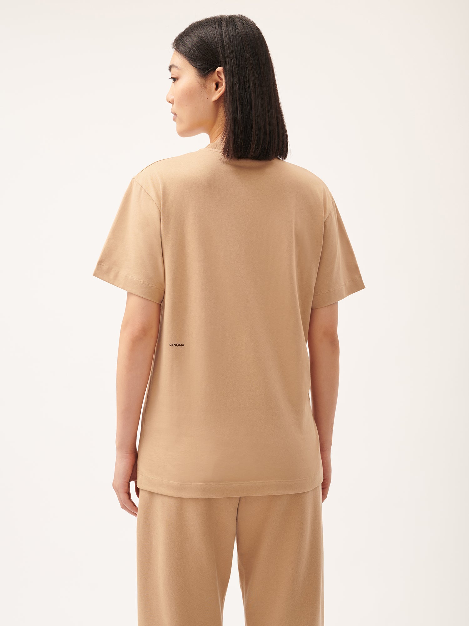 365_Midweight_T-shirt_Desert_Camel_female-3