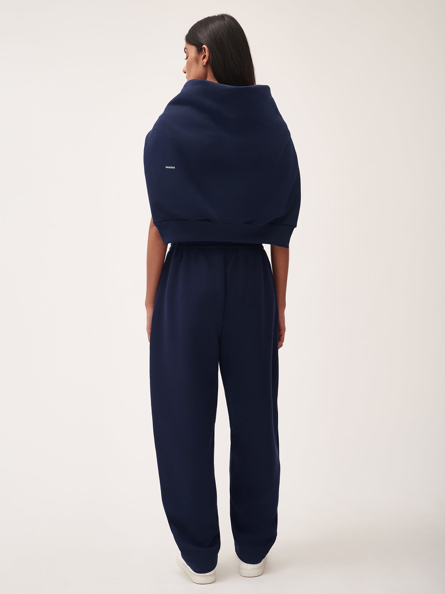 DNA_Barrel_Leg_Trackpants_Navy_female-2