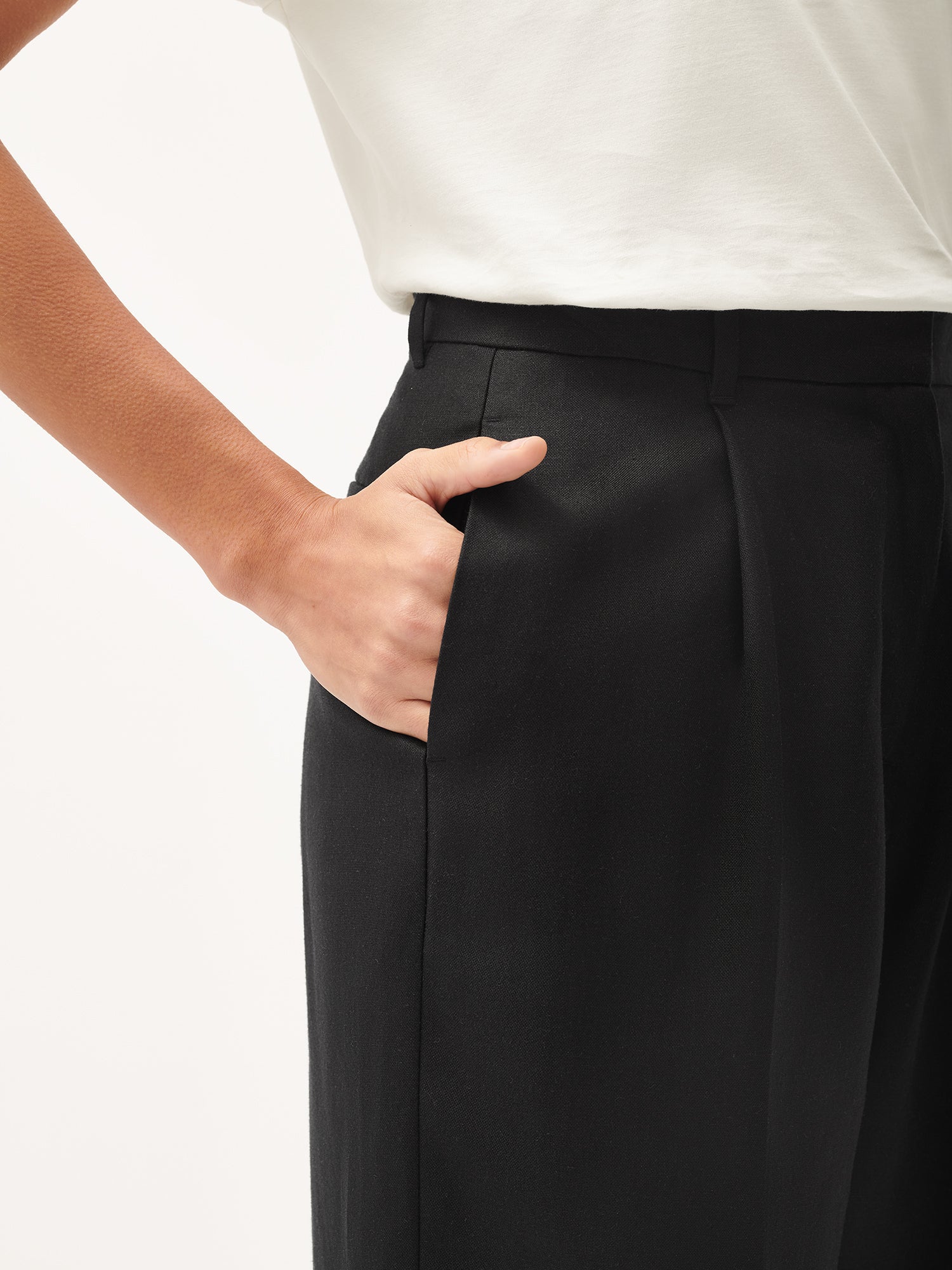 DNA_Fruit_Fibre_Tailored_Trouser_Black_female-5