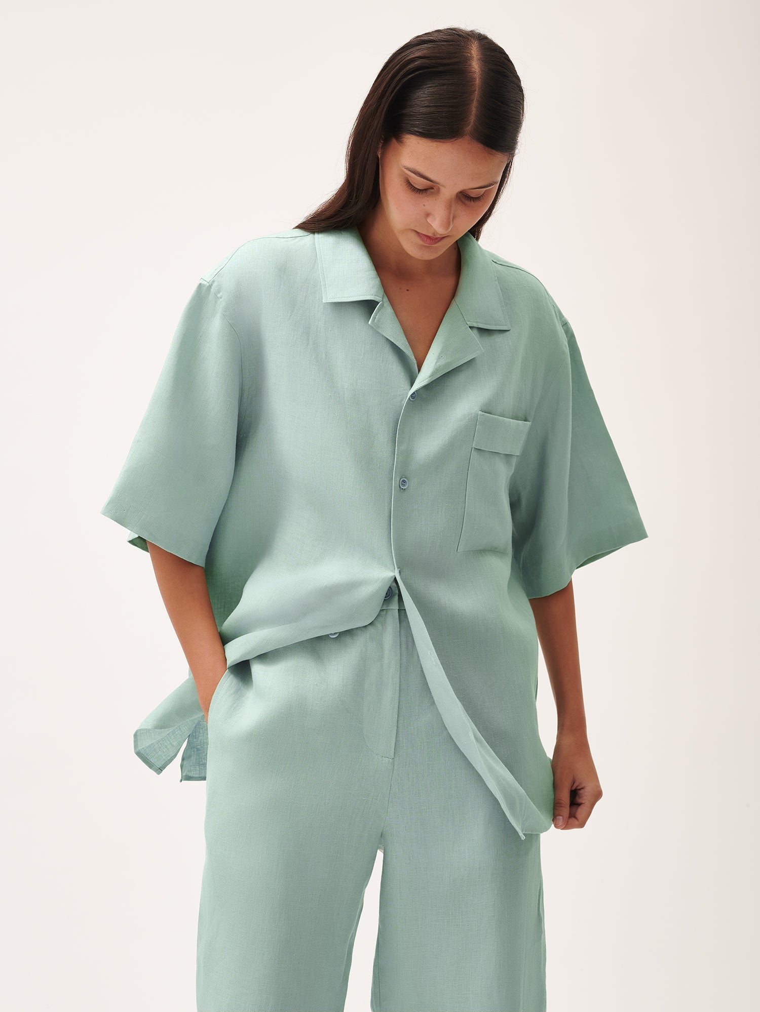 DNA_Linen_Camp_Collar_Shirt_Eucalyptus_Blue_female-4