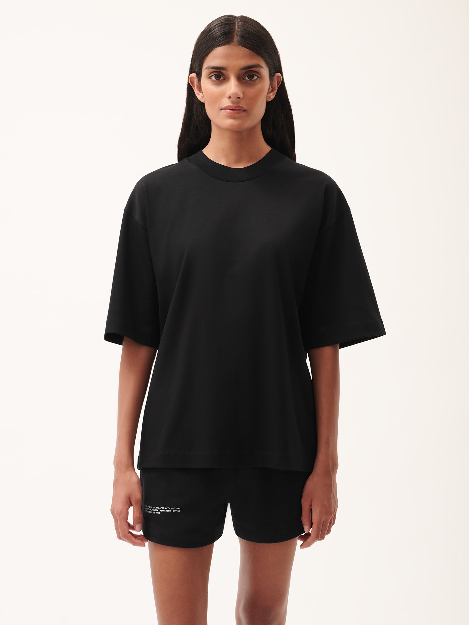 DNA_Oversized_T-Shirt_Black_female-1