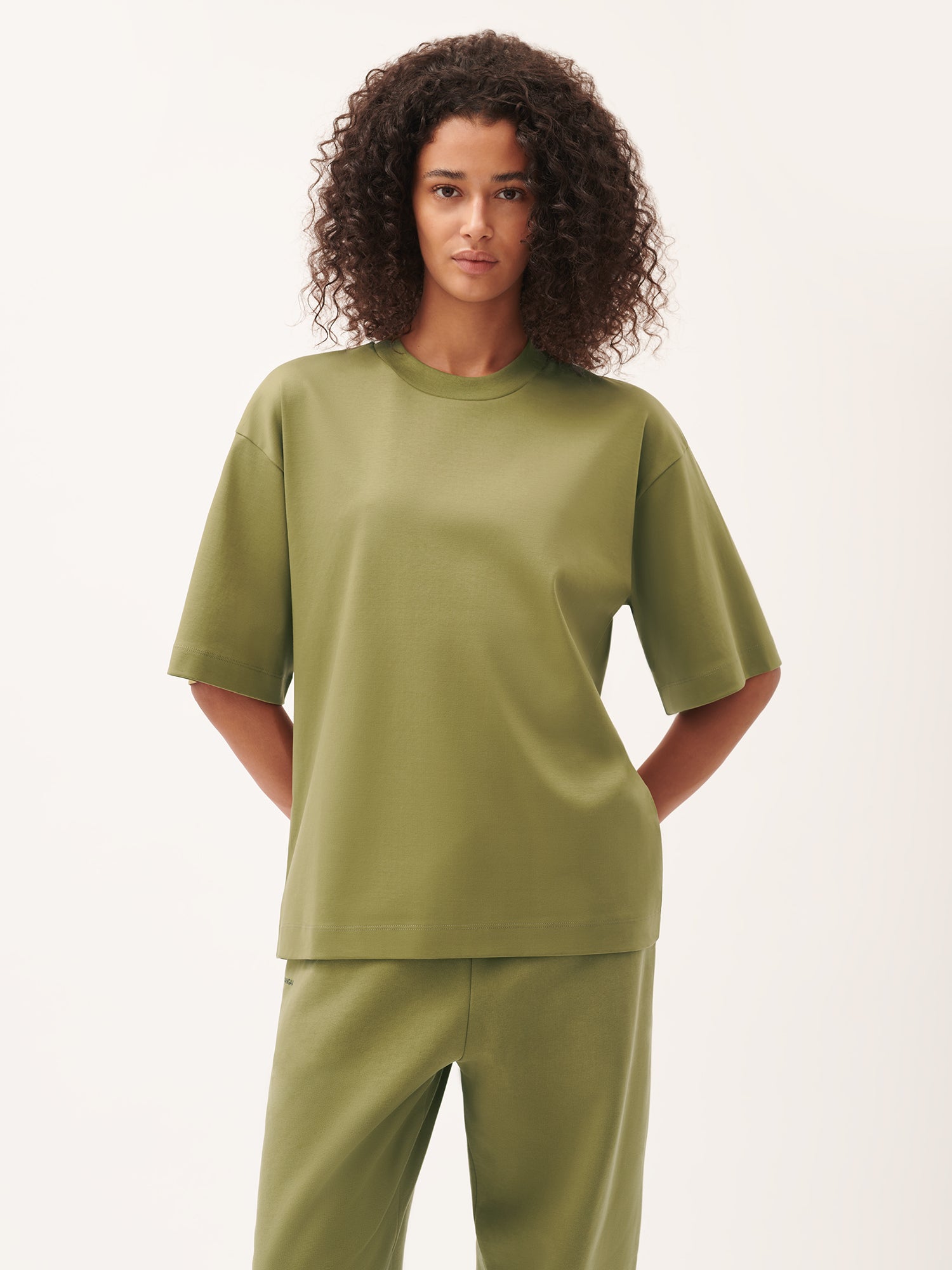 DNA_Oversized_T-Shirt_Highland_Green_female