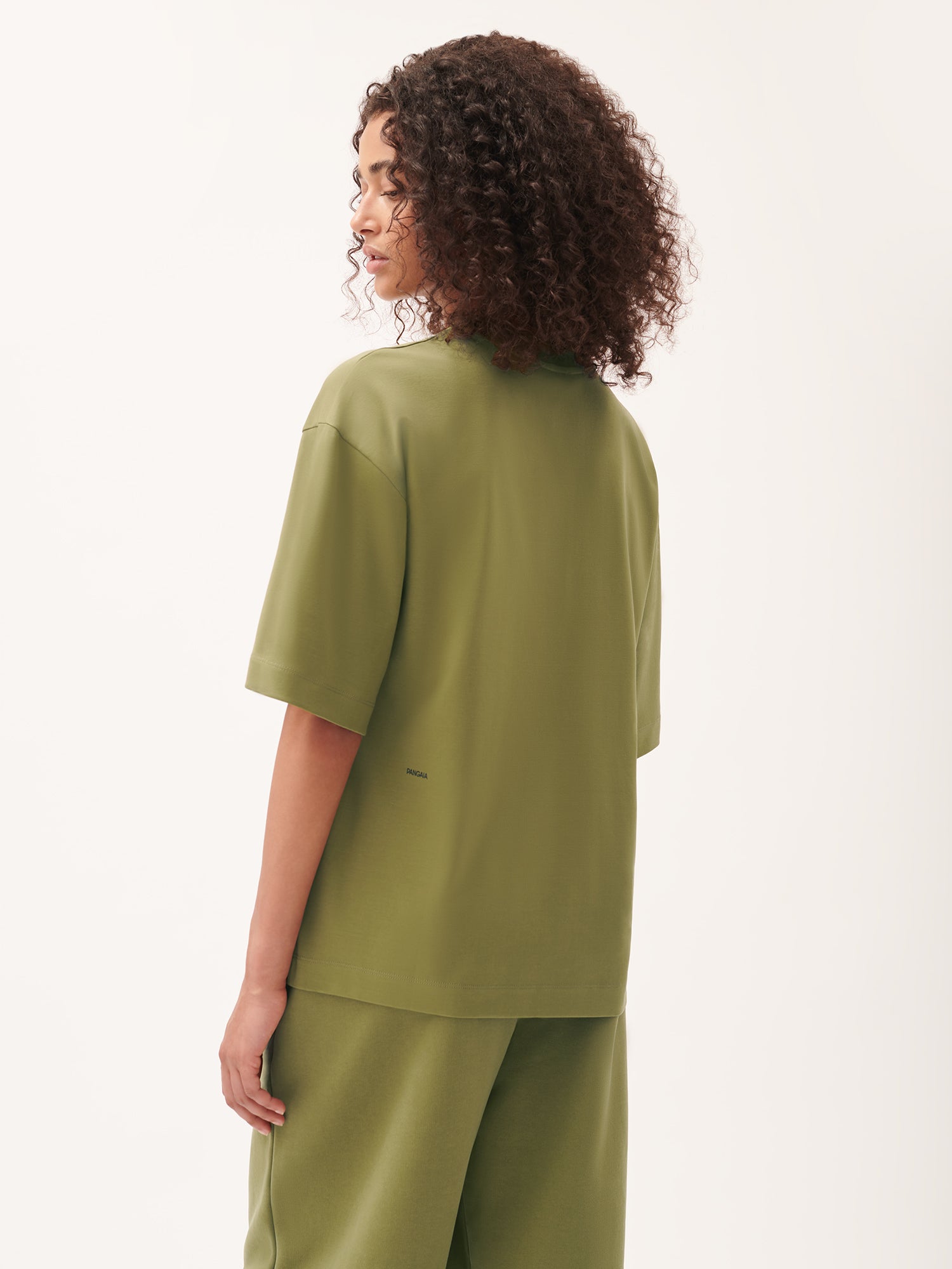 DNA_Oversized_T-Shirt_Highland_Green_female-1