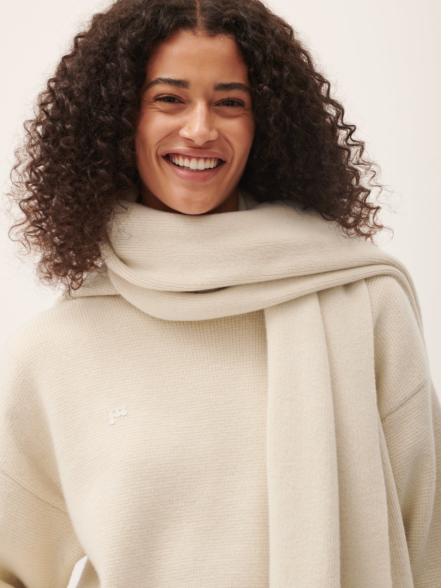 DNA_Recycled_Cashmere_Scarf_Ecru_Ivory_female