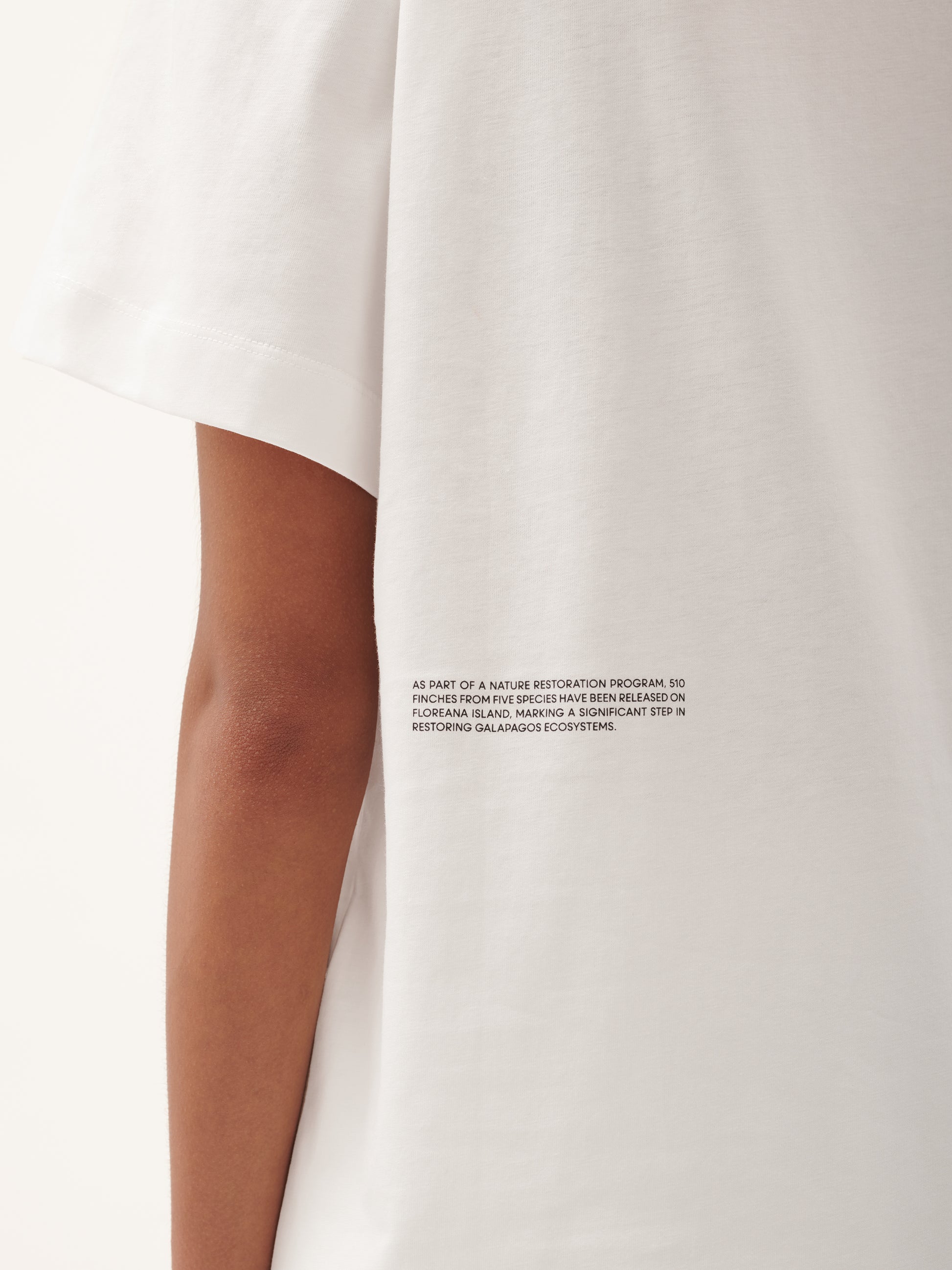  Analyzing image     Hope_Print_Graphic_T-Shirt_Off_White_female-3