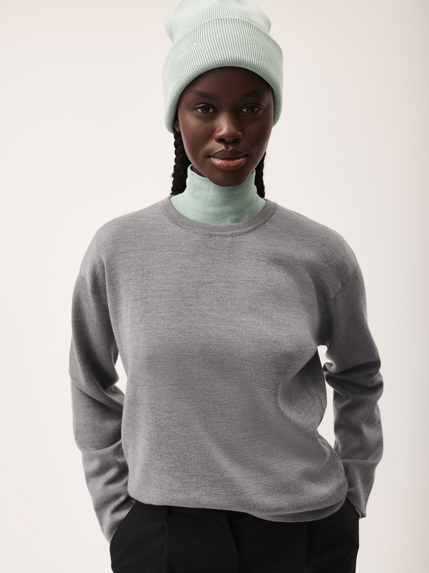 Merino_Knit_Crew_Neck_Grey_Marl_female-4