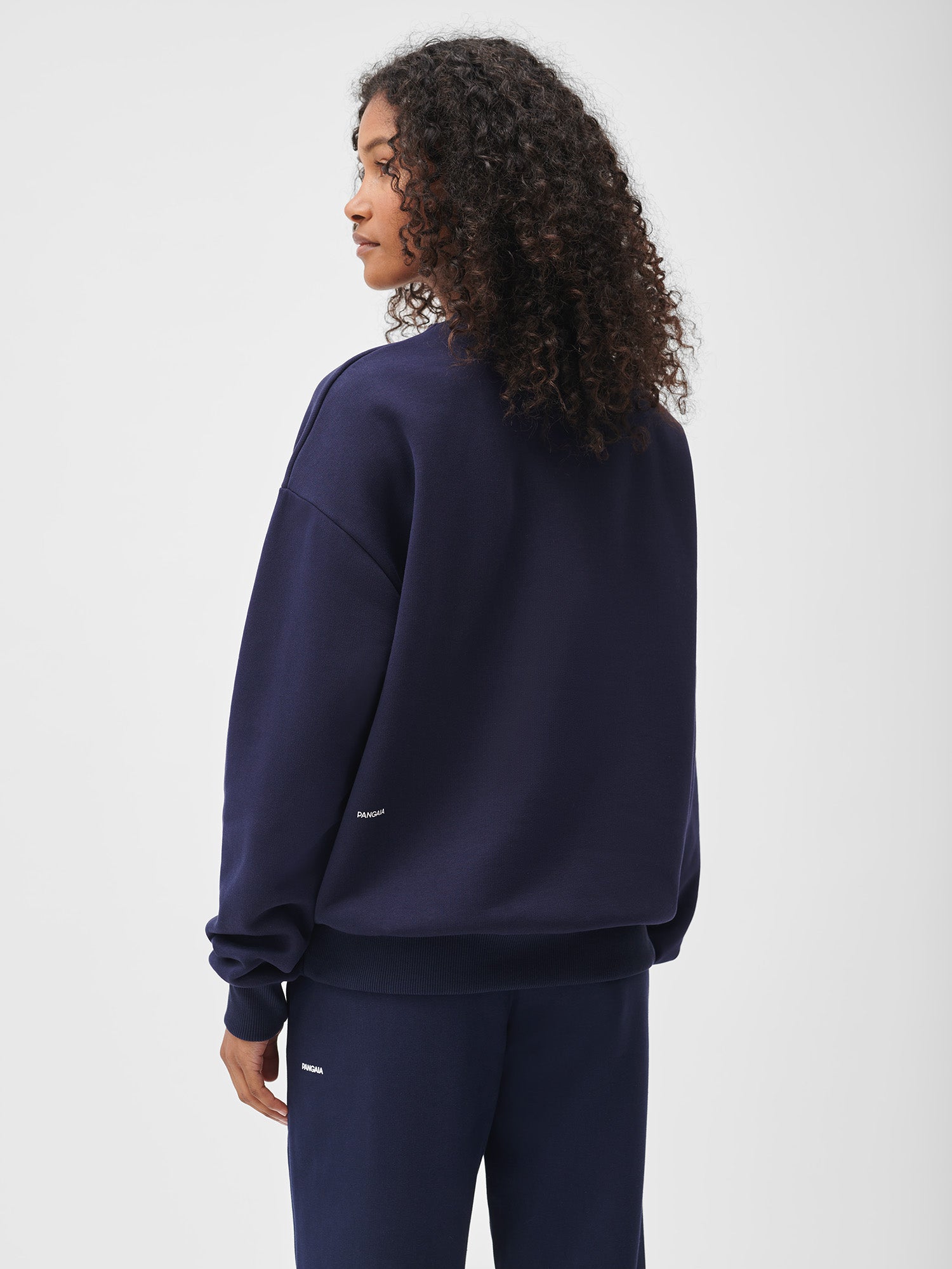 Signature-Sweatshirt-Navy-Model-Female-2