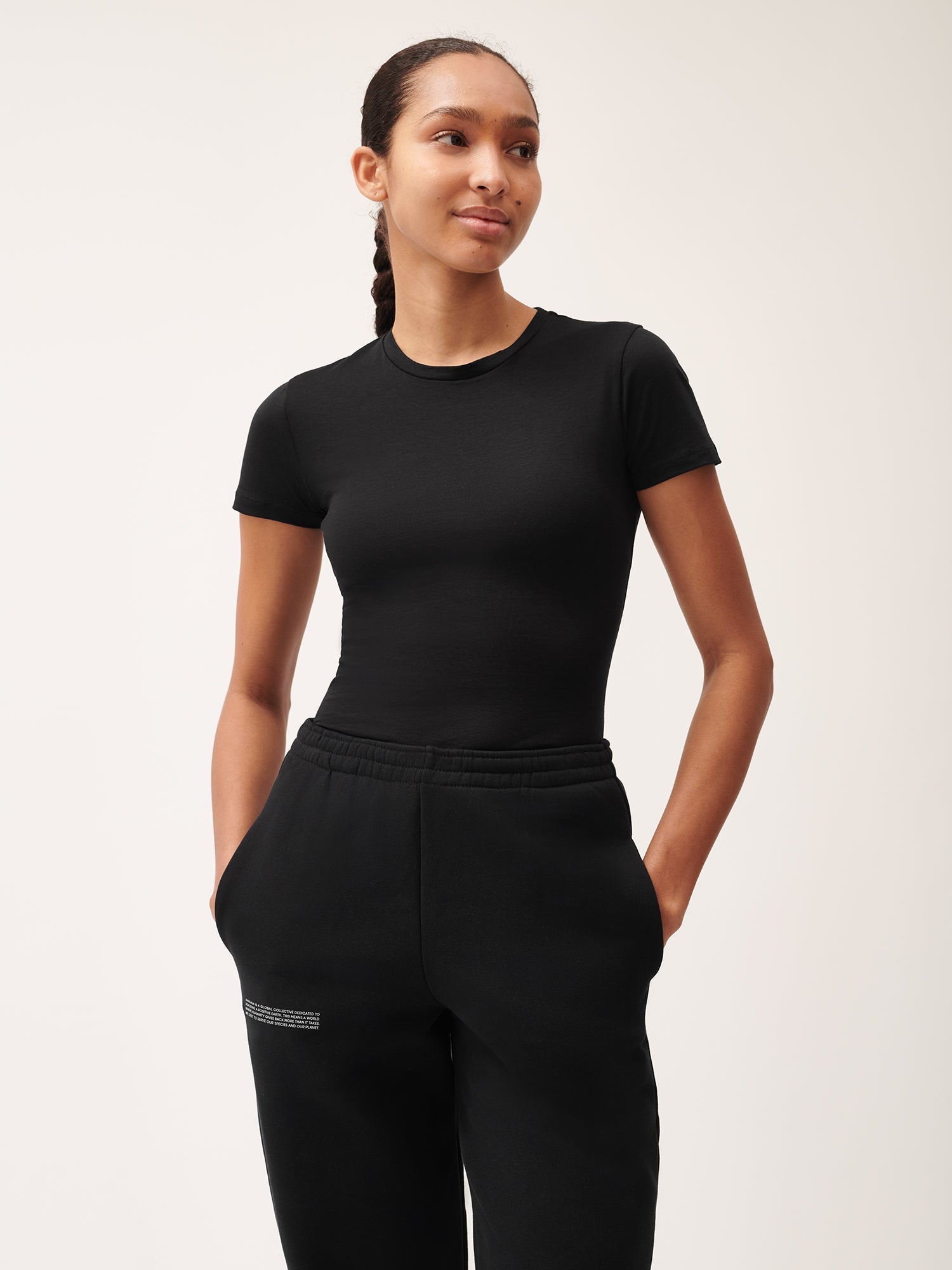  Analyzing image     Women_s_365_Cotton_Stretch_T-Shirt_Black_female-1