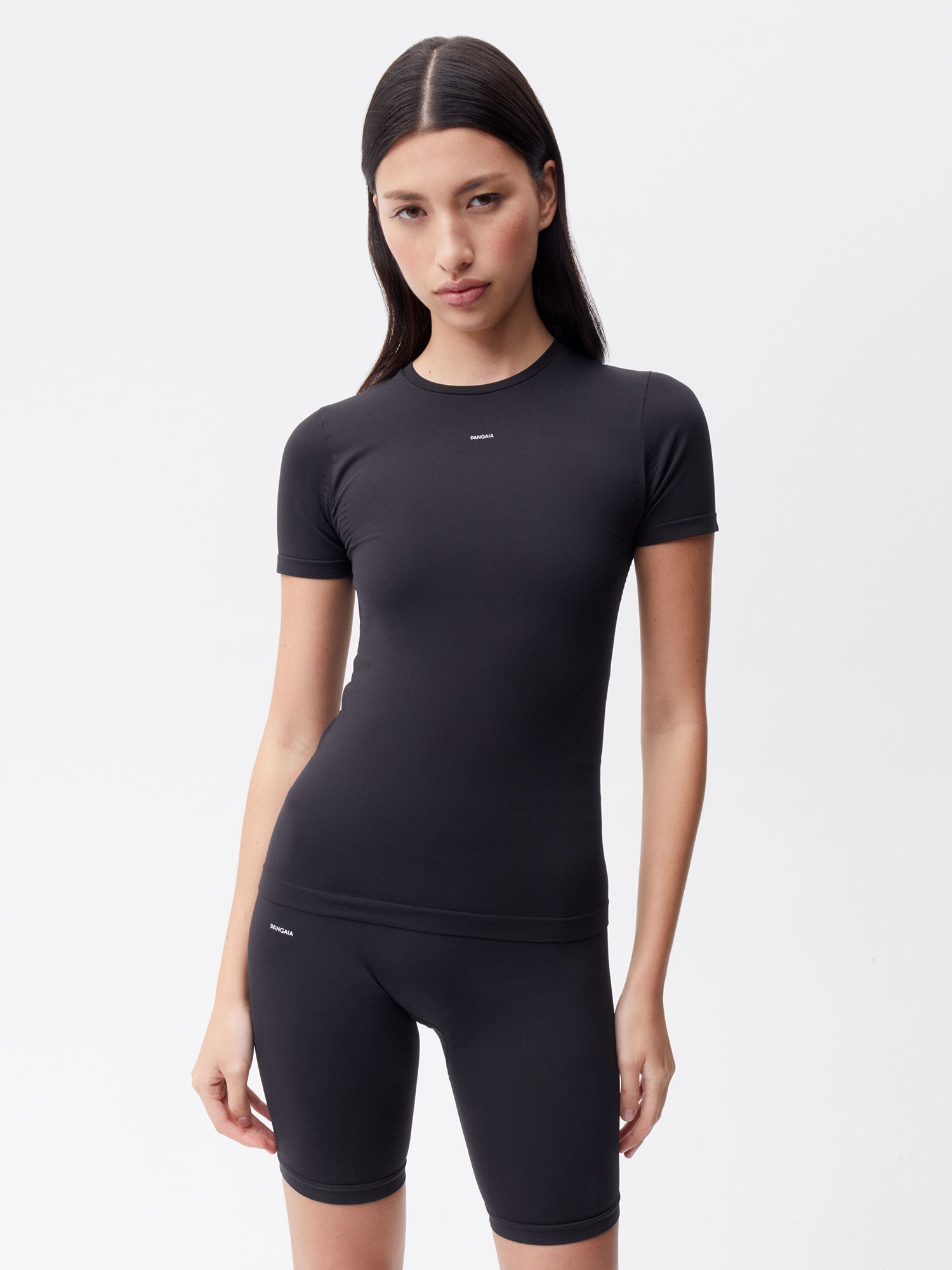Activewear-3.1-Seamless-T-Shirt-Black-Female-1