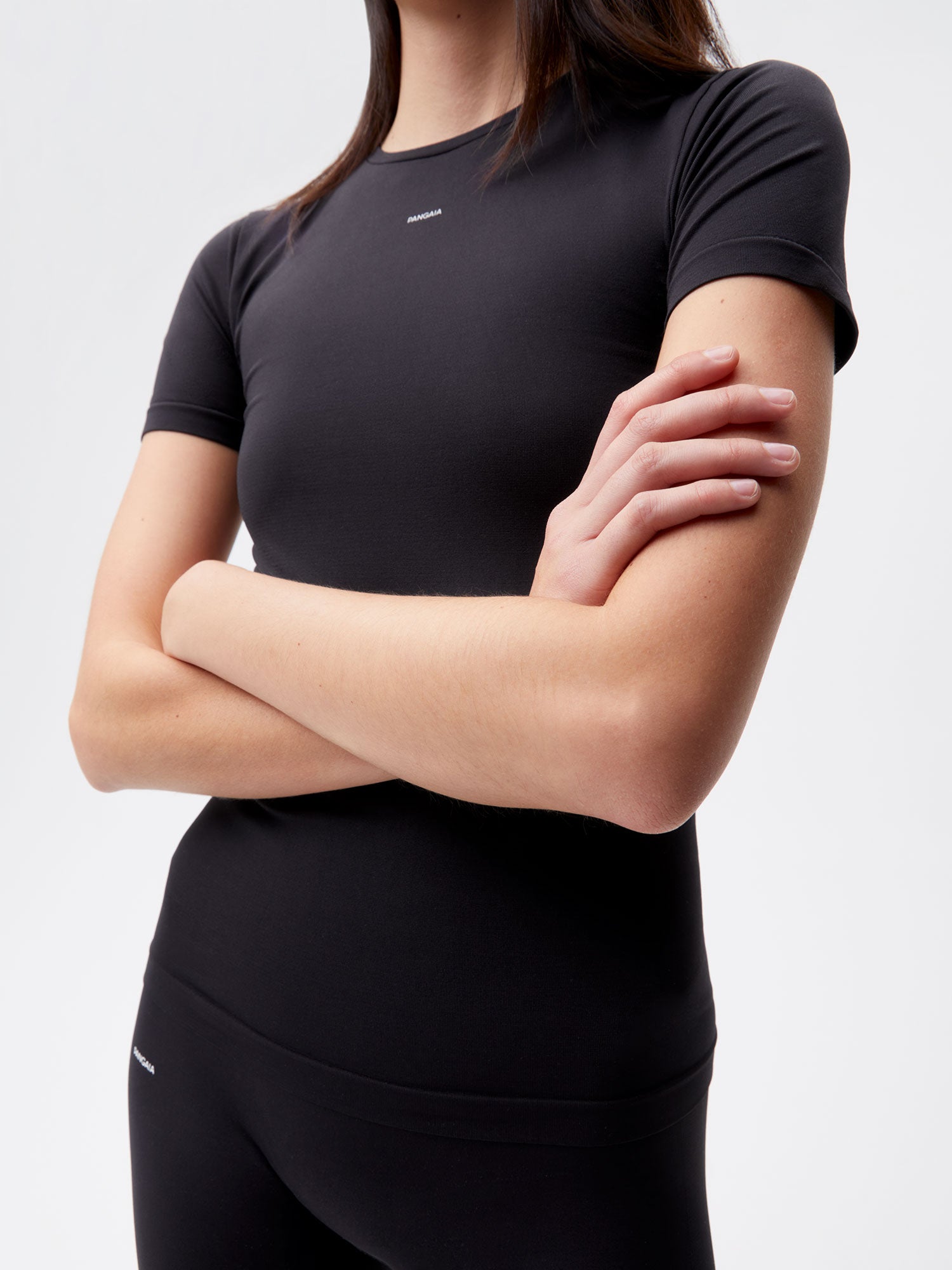 Activewear-3.1-Seamless-T-Shirt-Black-Female-4