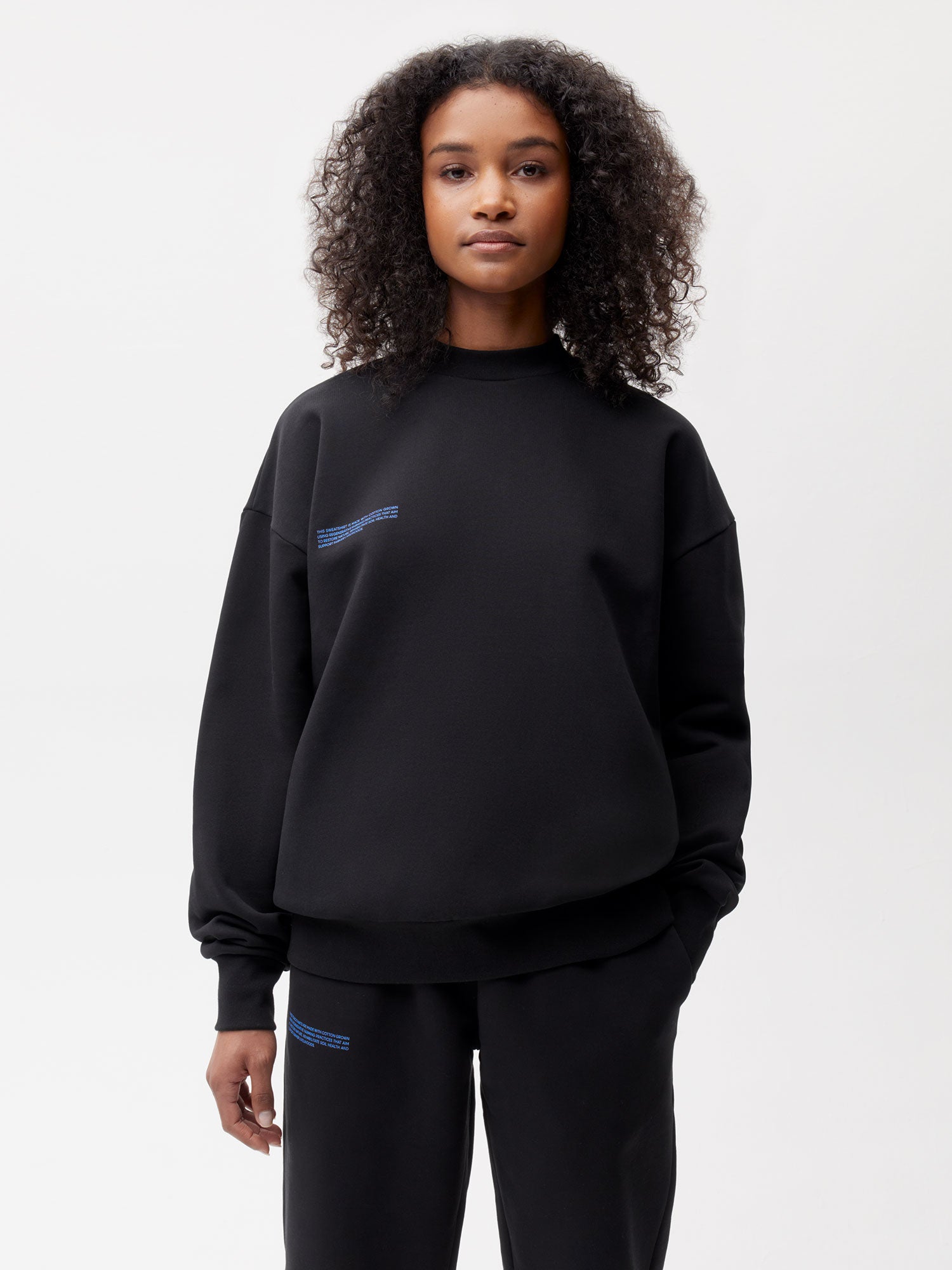 In-Conversion-Sweatshirt-Black-Female-1